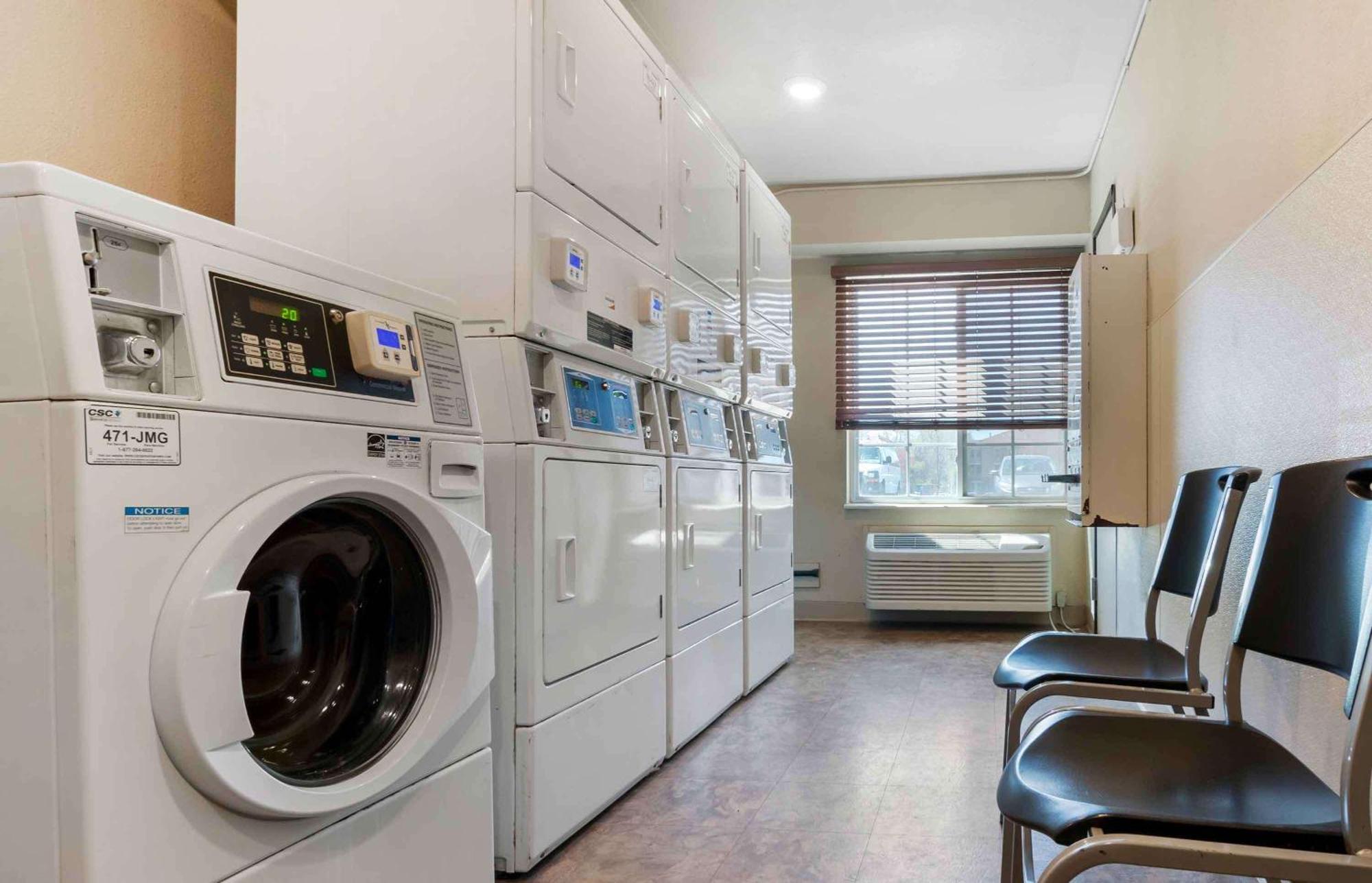 Extended Stay America Select Suites - Kansas City - South - I-49 エクステリア 写真