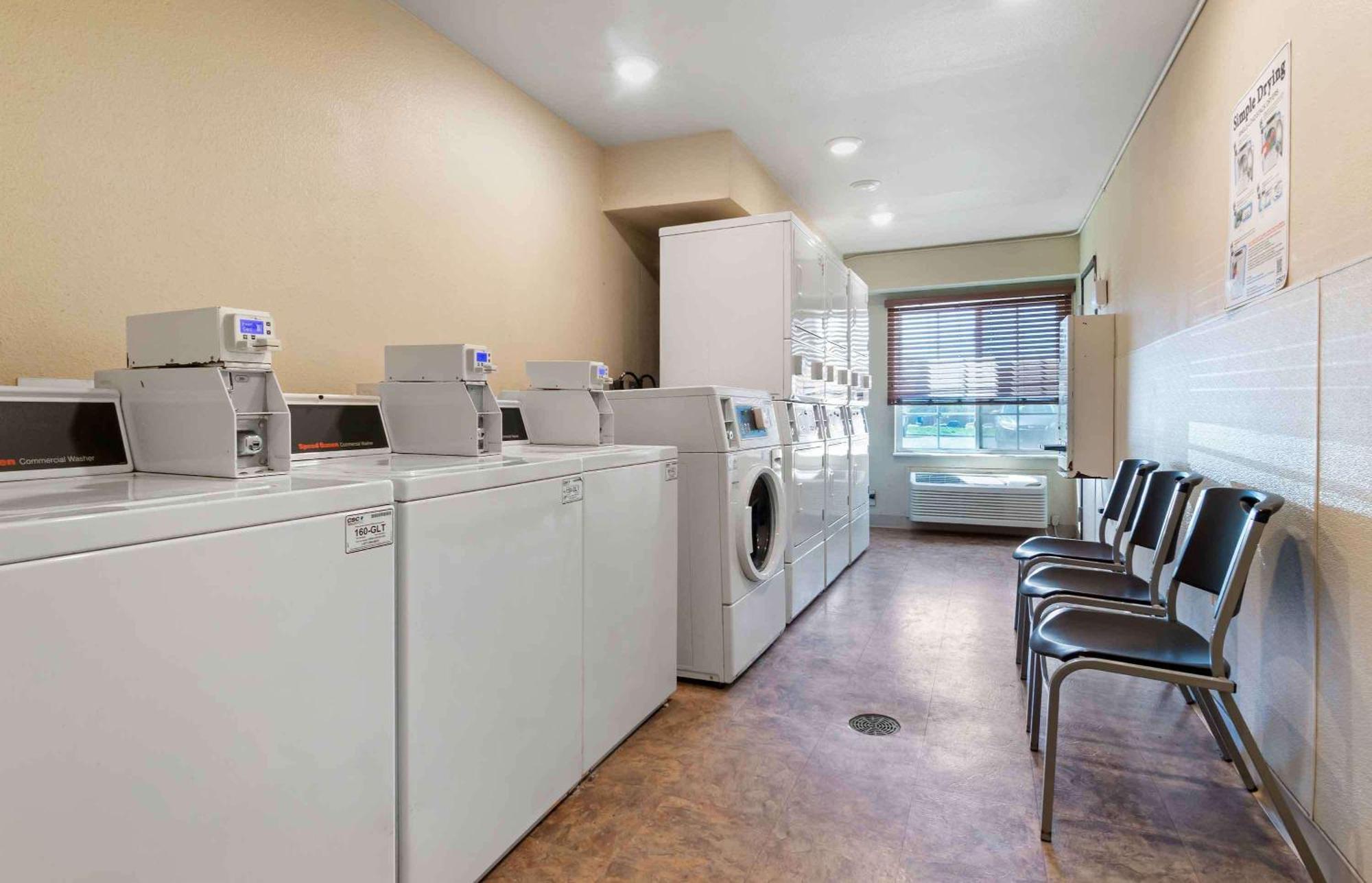 Extended Stay America Select Suites - Kansas City - South - I-49 エクステリア 写真